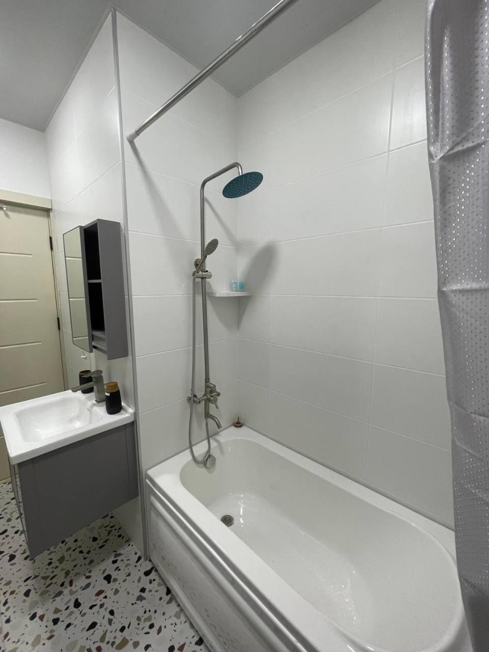 Guest House Nima Кутаиси Экстерьер фото